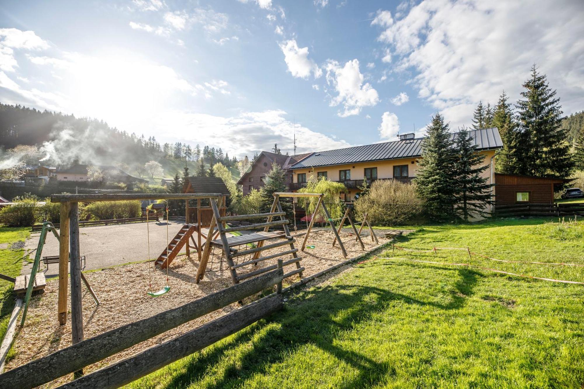 Horsky Hotel Kycerka Velke Karlovice Exterior photo